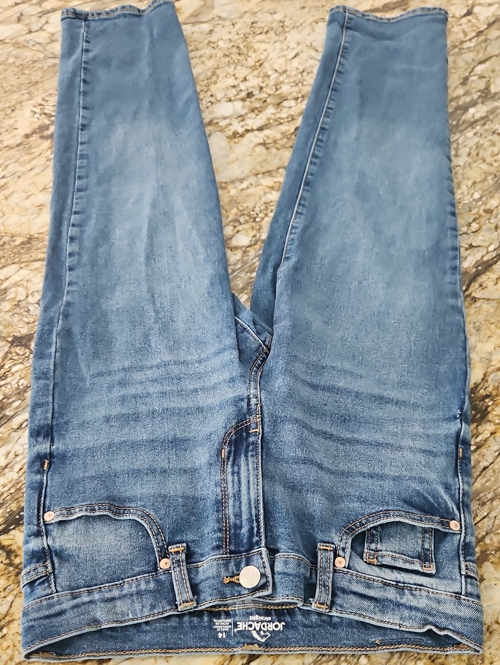 Jordache VTG Women's Blue Denim Jeans. Size 14P Junior. Inseam 26.5. Rise 9"